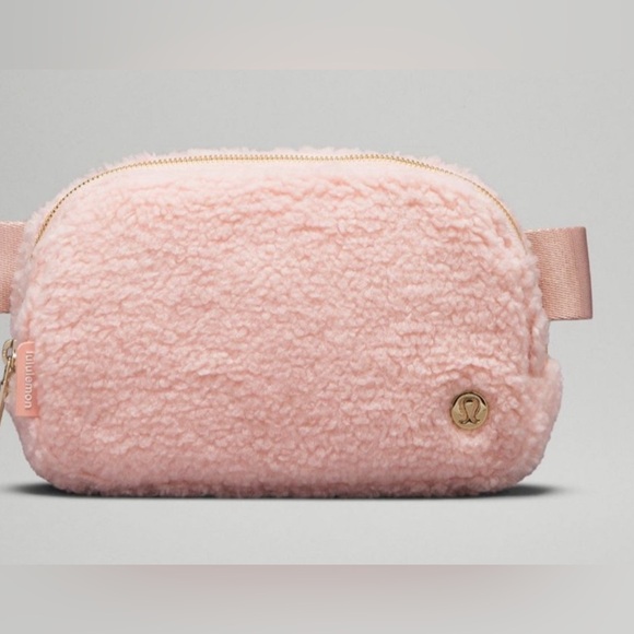 Lululemon Everywhere Belt Bag 1L *Fleece Pink Mist / Gold - Picture 3 of 7